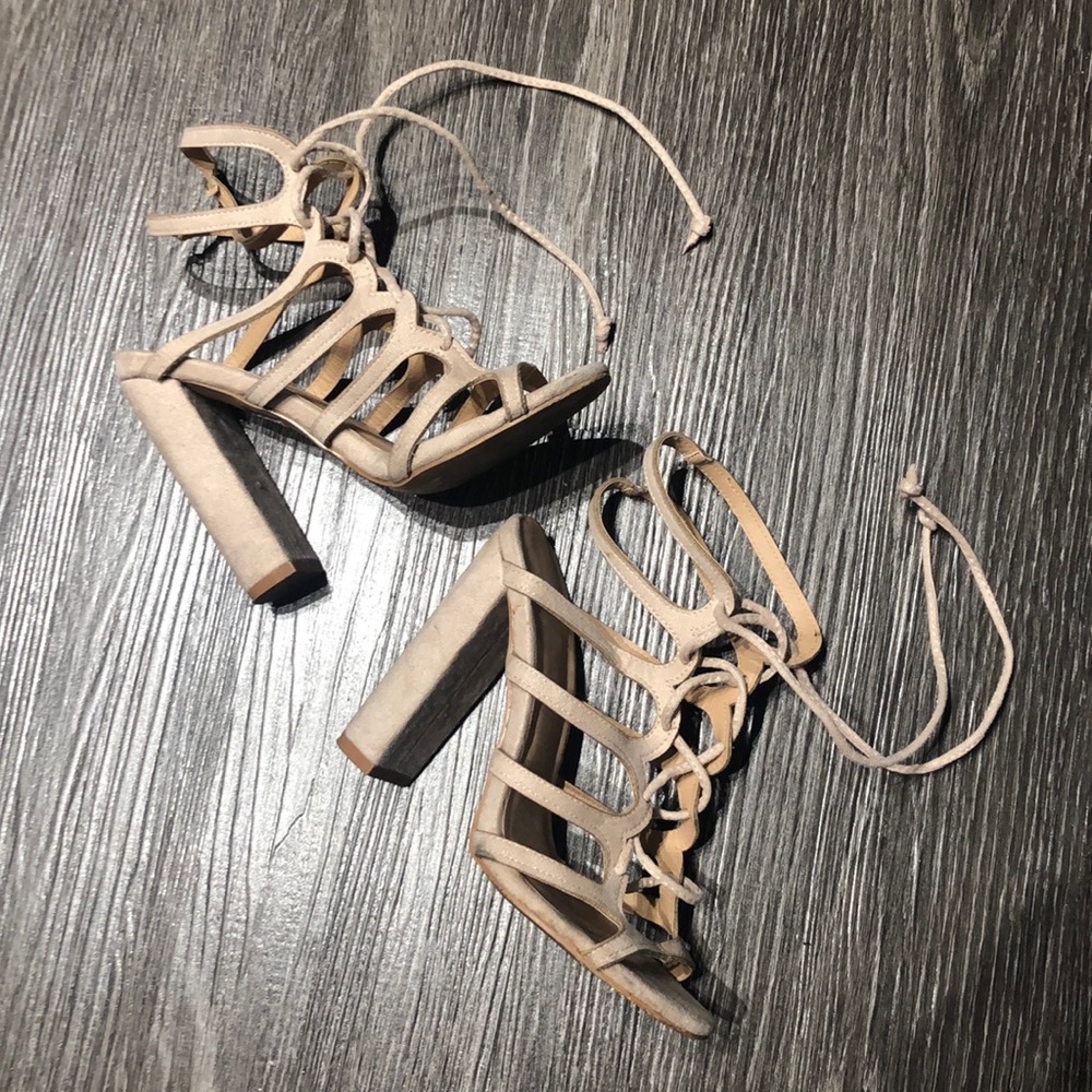 Windsor Womens Tan Suede Tie Heels Size 6